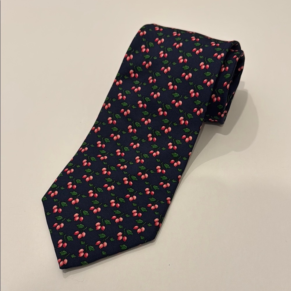 Brooks Brothers Makers holly berries print tie.  58” Length.  100% Silk.